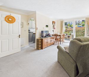 LIVING ROOM- click for photo gallery